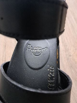 Sandalias Dr Martens Veganas Negras