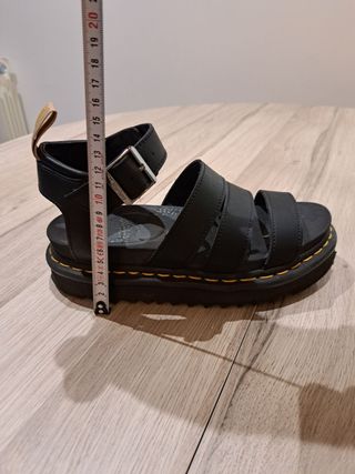 Sandalias Dr Martens Veganas Negras