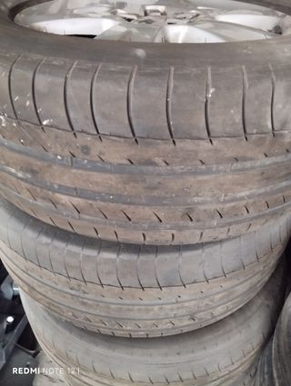 Llantas Audi Q7 2009 con neumáticos.100€ las 4.