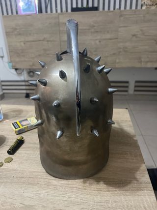 Casco antiguo estilo guerrero