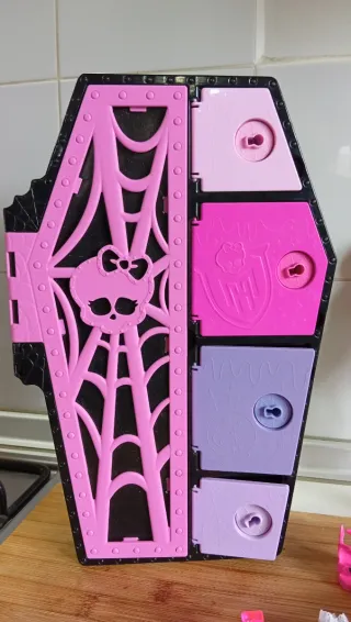 Draculaura Monster High Ataúd