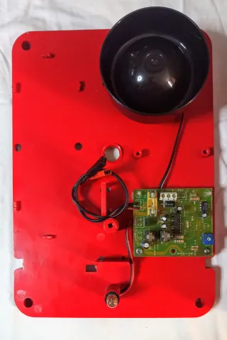 Sirena de fuego exterior roja