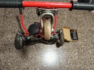 Hoverboard con asiento rojo