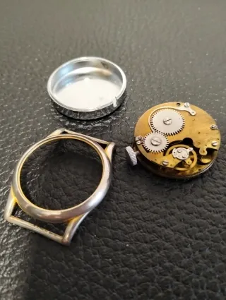 Movimiento antiguo de cuerda para reloj