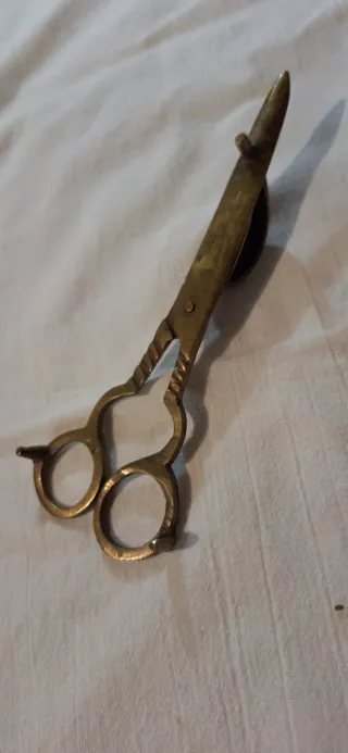 Antiche forbici spegnicandela in ottone