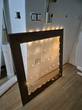 Cuadro madera hecho a mano con luces