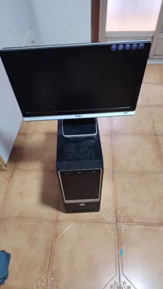 Torre Ordenador LG Negra y Plateada