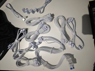 Lian Li EDGE 1300W Platinum Fuente de Alimentación