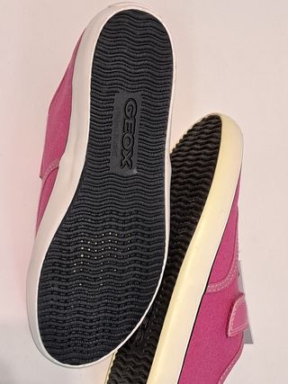 Geox n. 36 fucsia nuove, mai indossate.