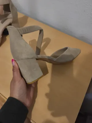 Zapatos tacón alto beige mujer están como nuevos