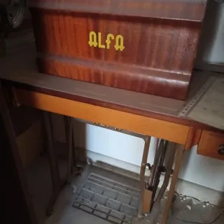 Máquina de coser Alfa