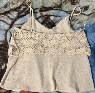 Camiseta tirantes beige crochet