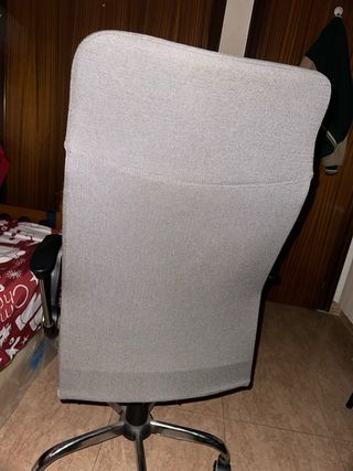 Silla de oficina ergonómica gris