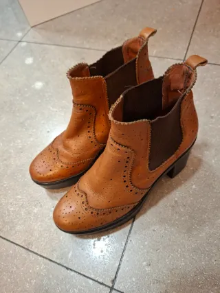 Botines piel color camel talla 37