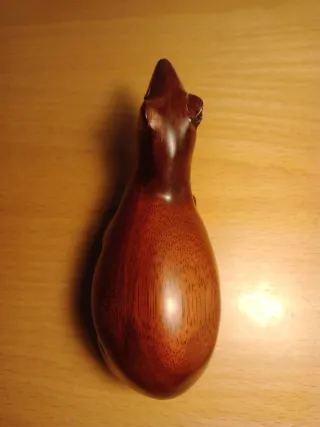 Figura capibara madera tallada