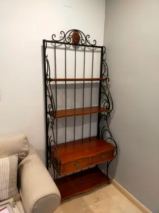 Scaffale in ferro battuto e legno