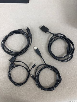 PS4 (PlayStation 4) Negra + 2 Juegos y Mandos