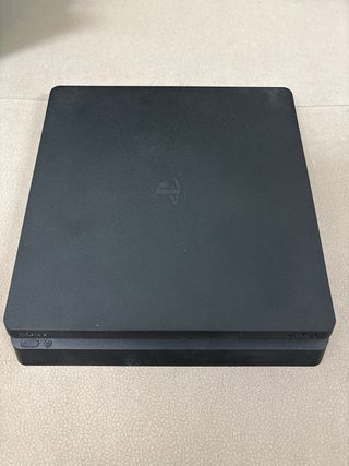 PS4 (PlayStation 4) Negra + 2 Juegos y Mandos