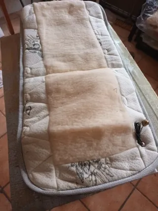 Manta de lana beige y blanca