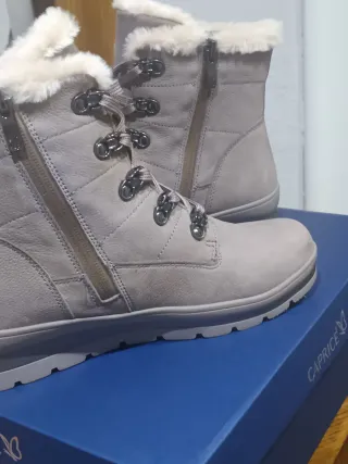 Botas Caprice grises con forro de pelo