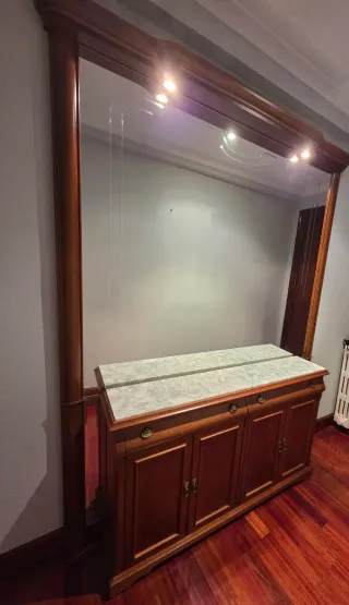 Mueble de entrada con espejo iluminado