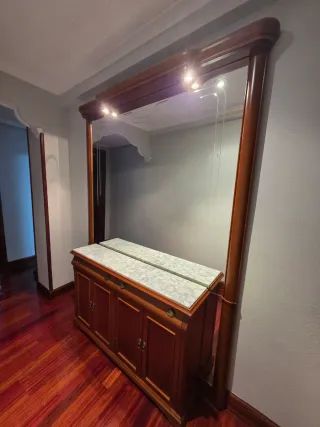 Mueble de entrada con espejo iluminado