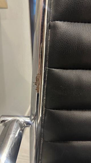 Silla de oficina polipiel negra y metal