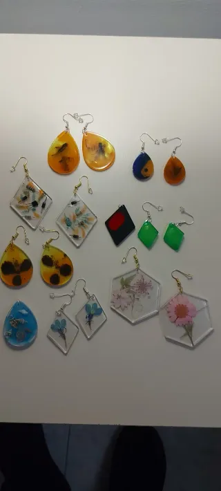 Orecchini in resina o ciondoli