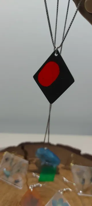 Orecchini in resina o ciondoli