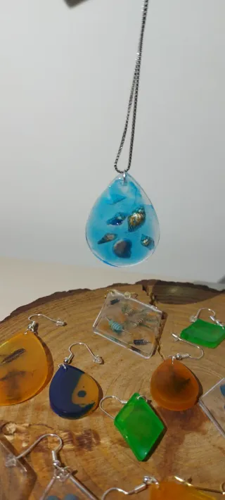 Orecchini in resina o ciondoli