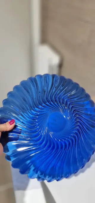 Piatto centrotavola in vetro blu