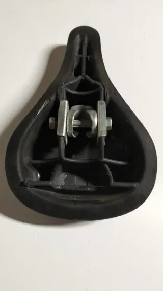 Sillín Negro Mountain Bike.