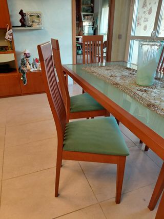 Tavolo rettangolare da sala con sedie