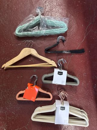 Lote de Perchas variadas