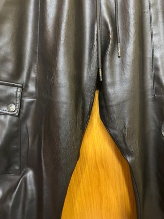 Pantalones Bershka polipiel cargo