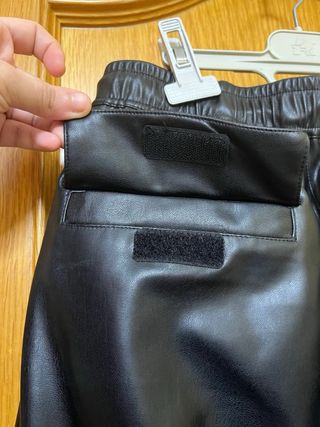 Pantalones Bershka polipiel cargo