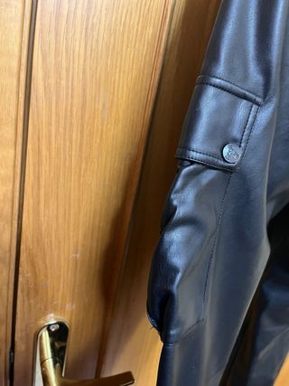 Pantalones Bershka polipiel cargo