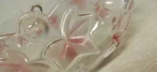 Centro tavola in vetro decorato