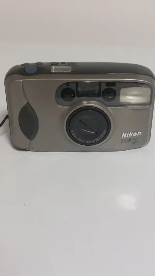 Cámara Nikon Zoom 210 AF analógica