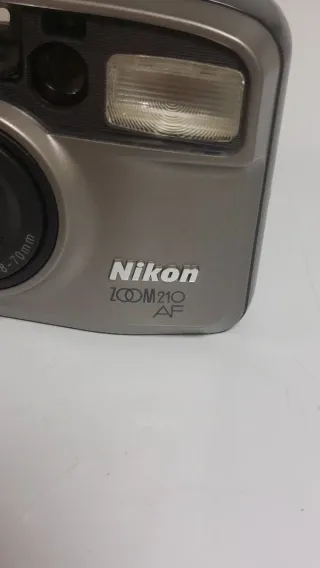 Cámara Nikon Zoom 210 AF analógica