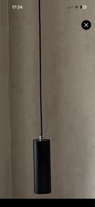 Lámpara colgante tubo negra.