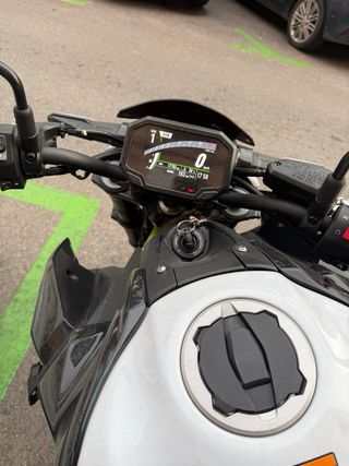 Kawasaki Z900 2021 - 17.793 km unico dueño