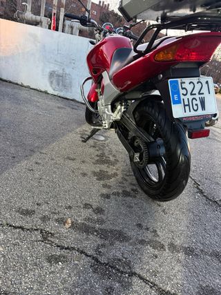 Se vende YBR roja en perfectas condiciones