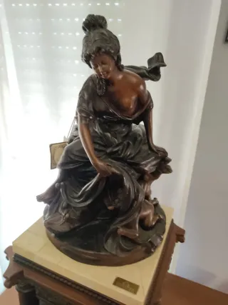 Una es reloj y otra lampara 100eu cada pieza