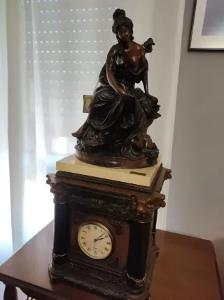 Una es reloj y otra lampara 100eu cada pieza