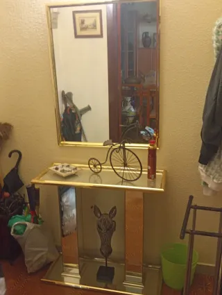 Mesa de cristal y espejo 2 x 1 (120 euros)