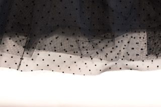 Falda de tul negra con topos