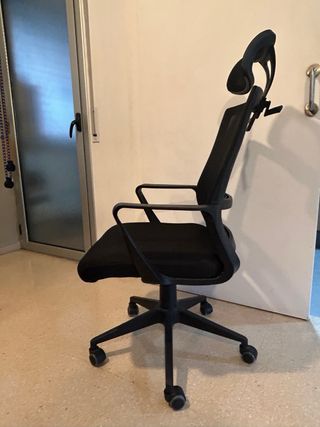 Silla de oficina ergonómica negra