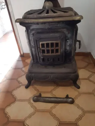 Estufa Italianade leña antigua