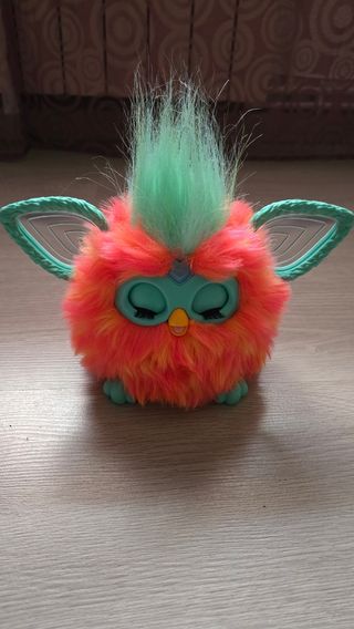 Furby nuevo y sin usar.